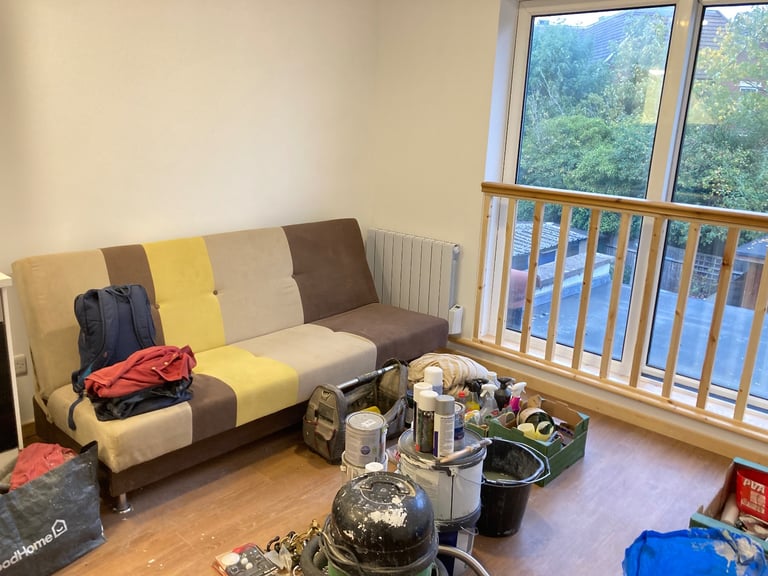 Converted 1stFloor 1 Bed Flat BuiltInDrobes Shower OpenKitchenDiningSitting VeryNearTubeBusShopsPark