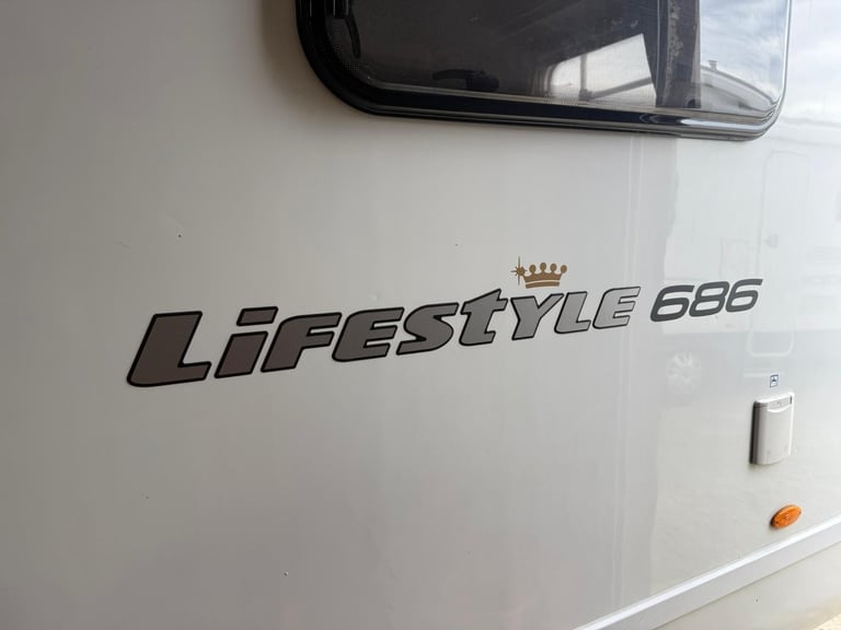2016 - Swift Lifestyle 686 - 2.3ltr - apx 70k - 6 Berth / 6 Belts 
