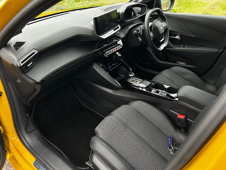 Peugeot, 208, Hatchback, 2022, Semi-Auto, 1199 (cc), 5 doors