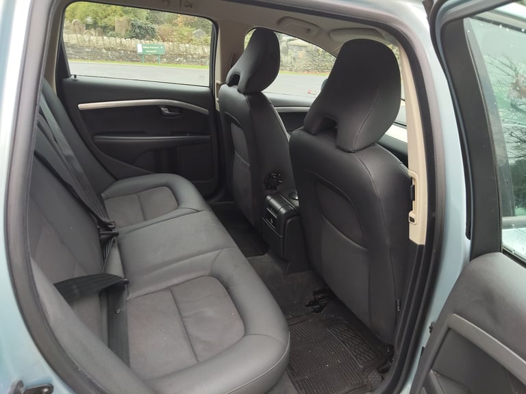 image for Volvo, V70, Estate, 2007, Semi-Auto, 2400 (cc), 5 doors