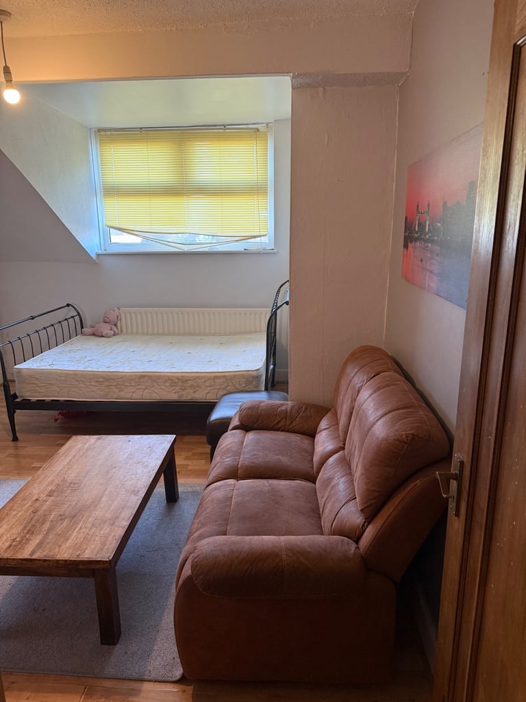 A large Studios Flat in B6, self contained at £850 per month all inclusive of bills