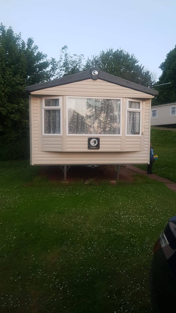 !!!!! BARGAIN!!!!!! SWIFT LOIRE STATIC 8 BIRTH CARAVAN 