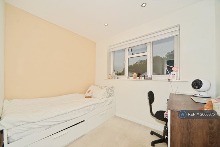 4 bedroom house in Lysander Way, Orpington, BR6 (4 bed) (#2668875)