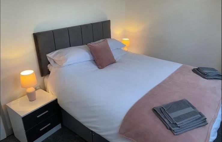 image for New refurbished ensuite  tolet in prime location with private bathroom.Bills and wifi included 