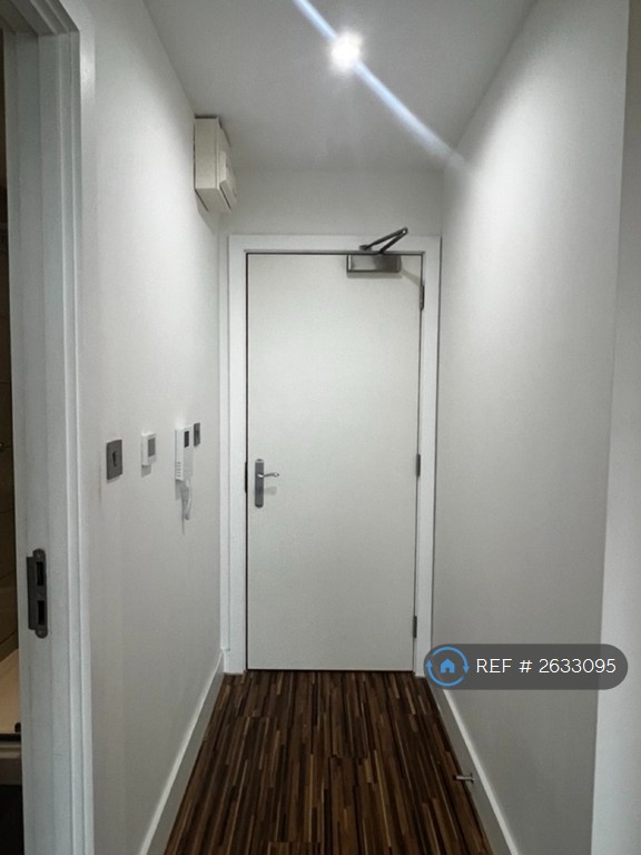 1 bedroom flat in Westpoint, Old Trafford, Manchester, M16 (1 bed) (#2633095)
