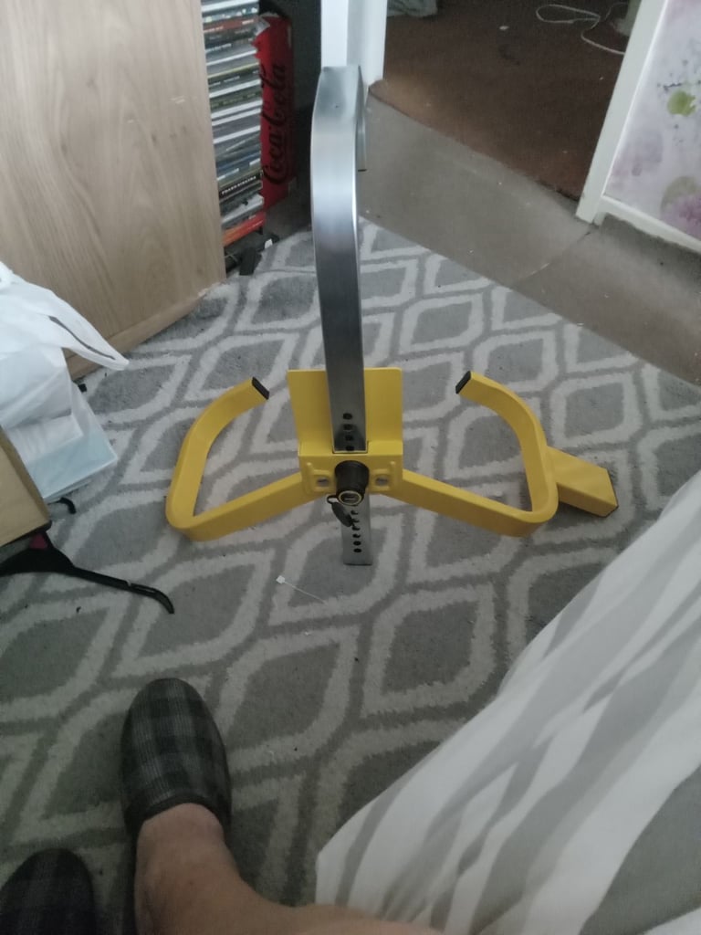 Caravan wheel clamp 