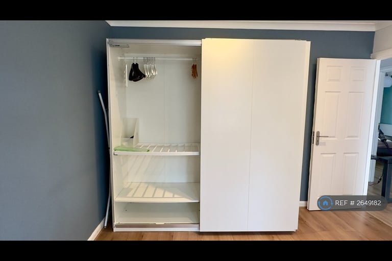 2 bedroom flat in Eastern Avenue, Ilford, IG2 (2 bed) (#2649182)