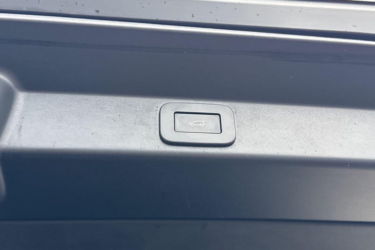 2023 Land Rover Range Rover Sport 3.0 D300 MHEV Dynamic SE SUV 5dr Diesel Auto 4WD Euro 6 (s/s) (...