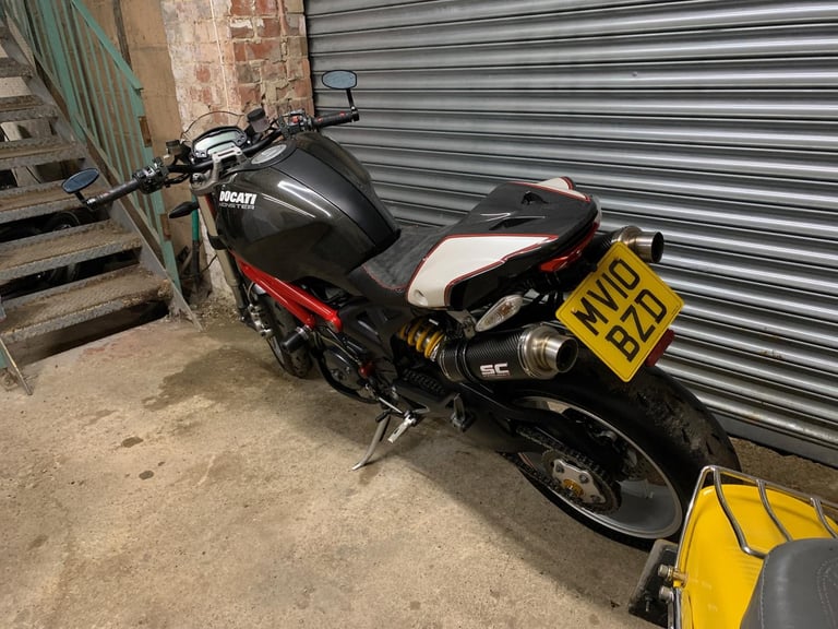 2010 Ducati M1100 MONSTER STREETFIGHTER STYLE CLASSIC MOTORCYCLE (LOW MILES)