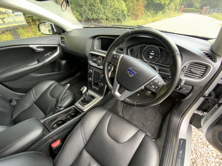 2014 Volvo V40 1.6 D2 SE Lux Nav Hatchback 5dr Diesel Manual Euro 5 (s/s) (115 ps) Hatchback Dies...