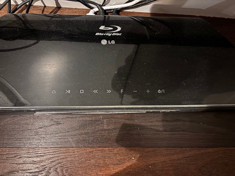 LG soundbar with wireless subwoofer