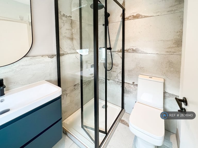 Studio flat in Kensington Gardens Square, London, W2 (#2636140)