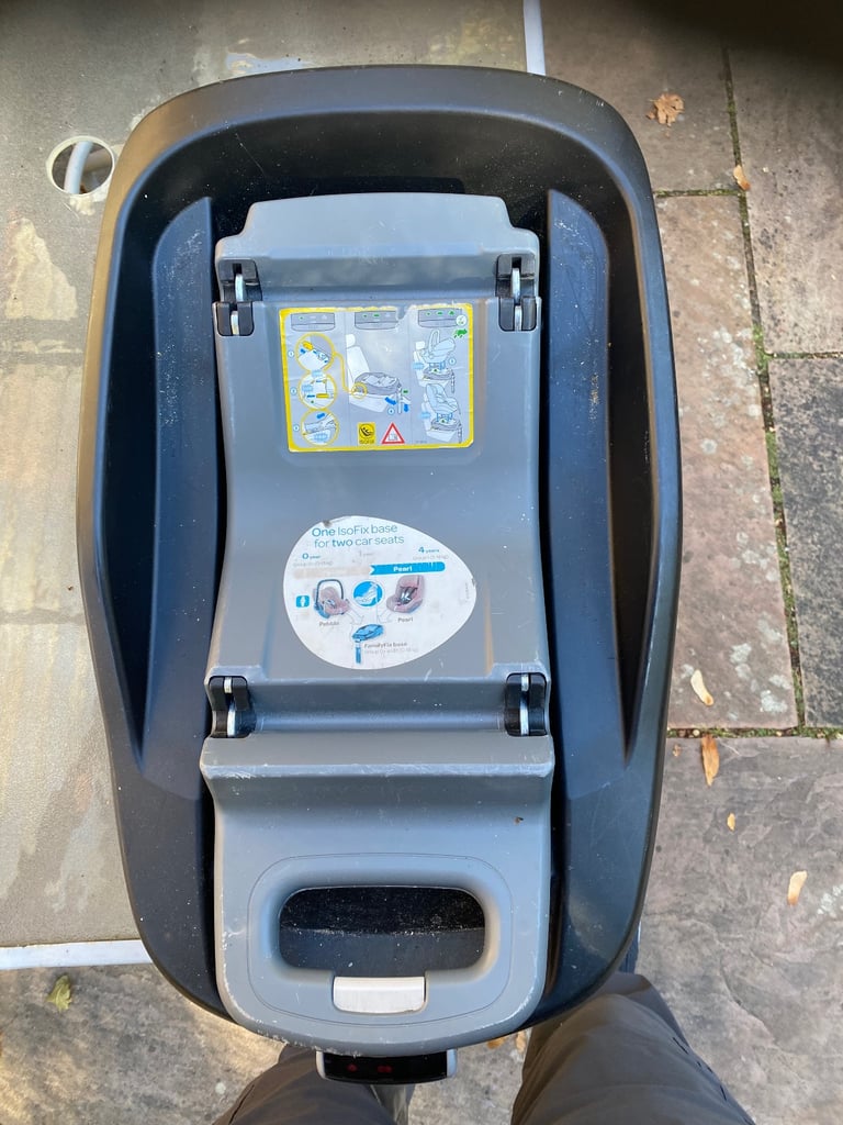 Maxi-cosi pearl childs car seat with family fix base