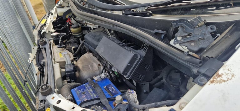 **BREAKING** FRONT SCREEN EXSAUST TOYOTA ALPHARD ALSO BODYSHOP 