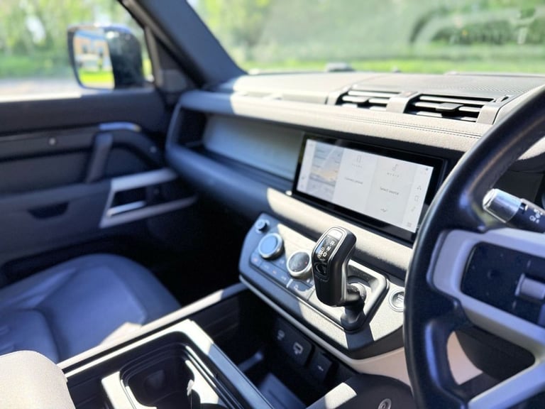2020 Land Rover Defender 2.0 SD4 SE SUV 5dr Diesel Auto 4WD Euro 6 (s/s) (240 ps) ESTATE Diesel A...