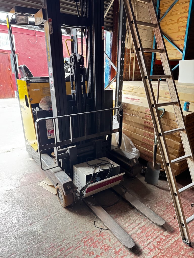 DAEWOO BR15J ELECTRIC FORKLIFT SPEAR OR REPAIR