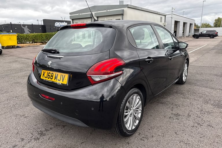 2019 Peugeot 208 1.2 PureTech Signature Euro 6 (s/s) 5dr Hatchback PETROL Manual