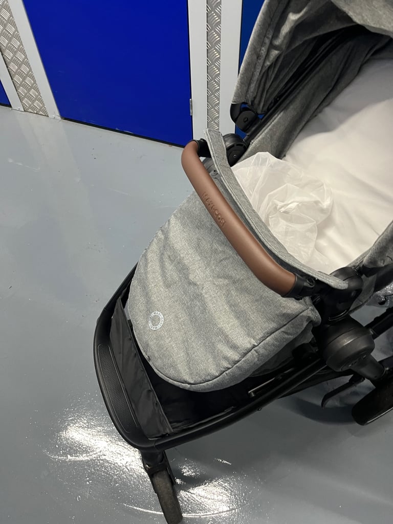 Maxi cosi travel system pram pushchair car seat 