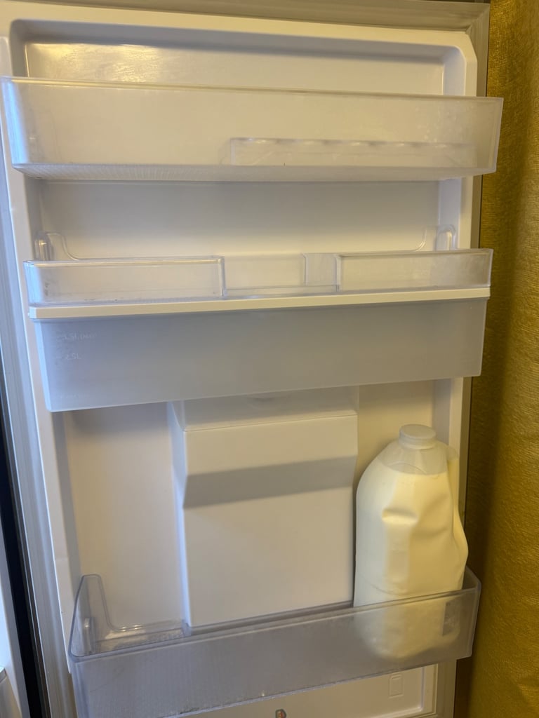 EXCELLENT CONDITION - Samsung RB34T632ESA/EU 70/30 Fridge Freezer - Silver - COLLECTION ONLY
