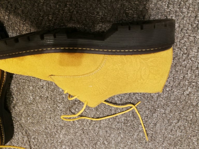Moshulu size 6/39 NEW, Dr Marten styled like new