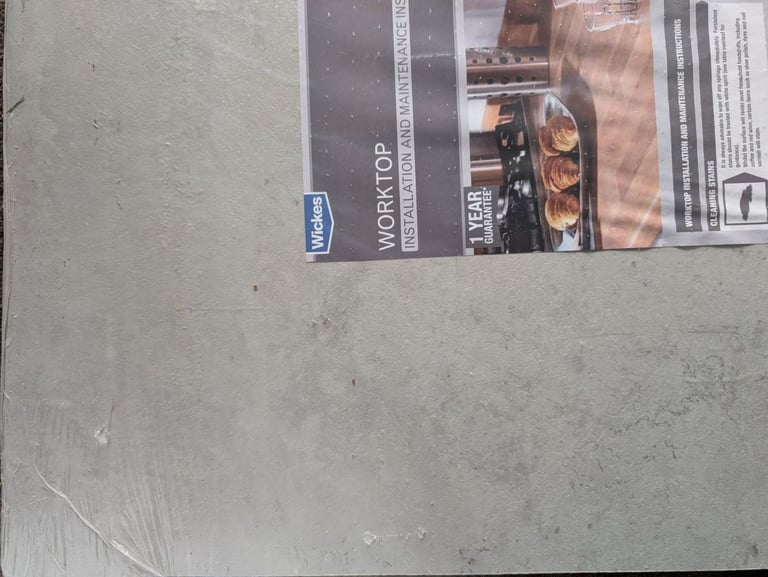 Wickes Laminate Worktop – Cloudy Cement Finish – 600 x 28 x 3000mm – Brand New