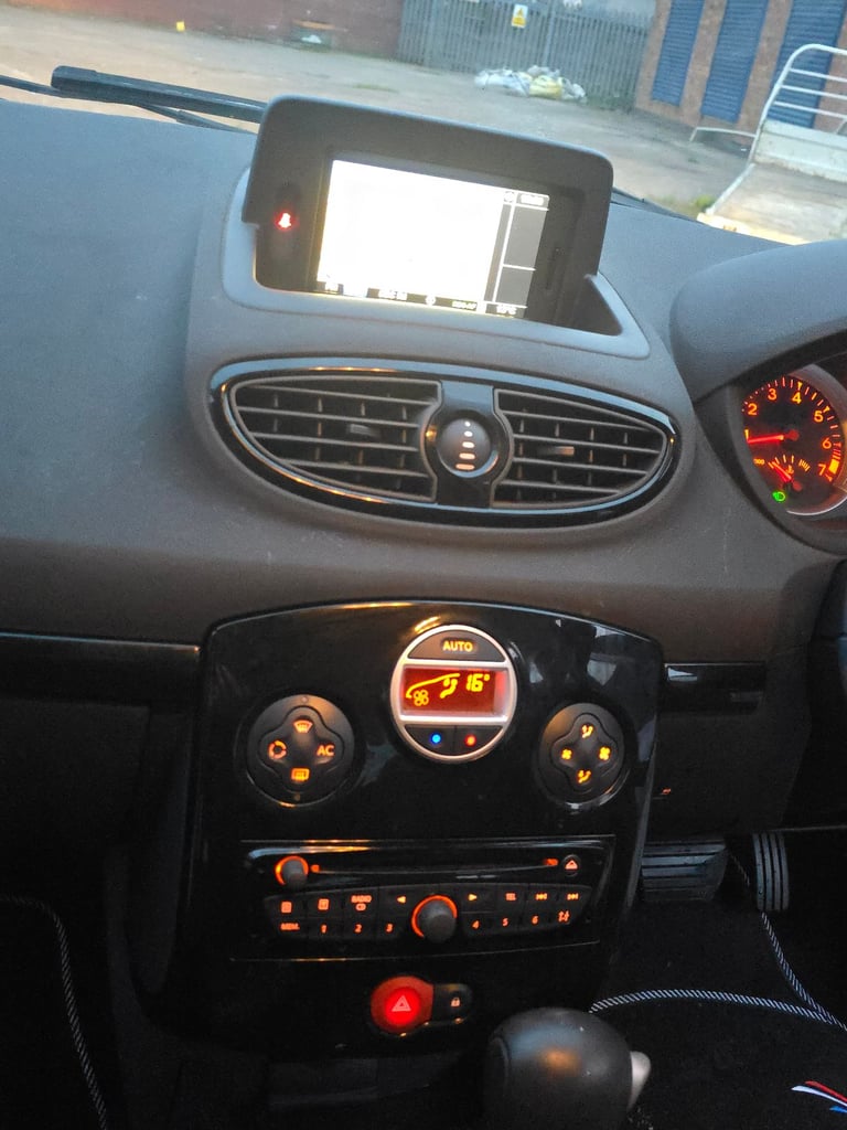 Renault, CLIO, Estate, 2011, Other, 1598 (cc), 5 doors