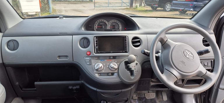 2007 Toyota Sienta PASSENGER SEAT WELCAB, 52,590 Miles, Petrol Autoc