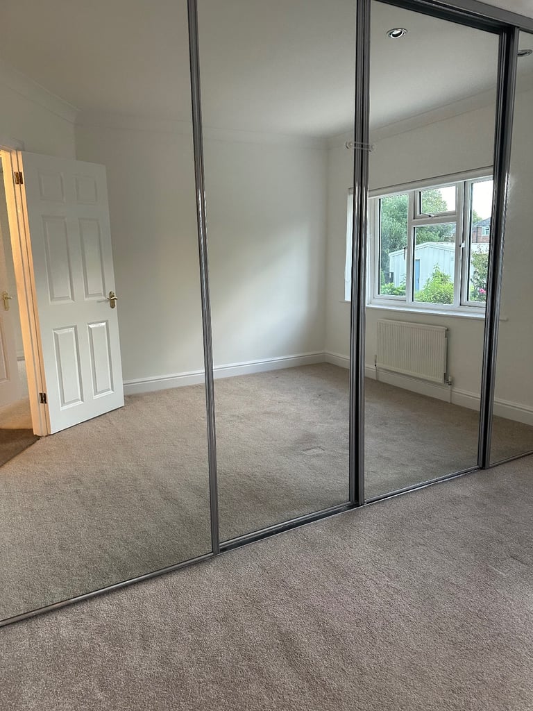 3 bedroom house Large garden & Garage 