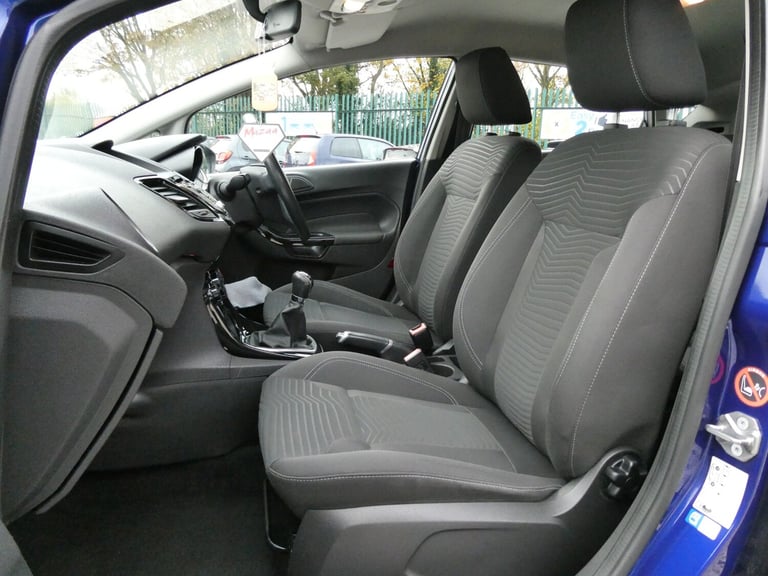 1.25 82 Zetec 5dr *YES GEN 37K!! +9 SERVICES +BT +PARK SENSORS +AUX*