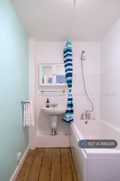 1 bedroom flat in Anerley Park, London, SE20 (1 bed) (#2680229)