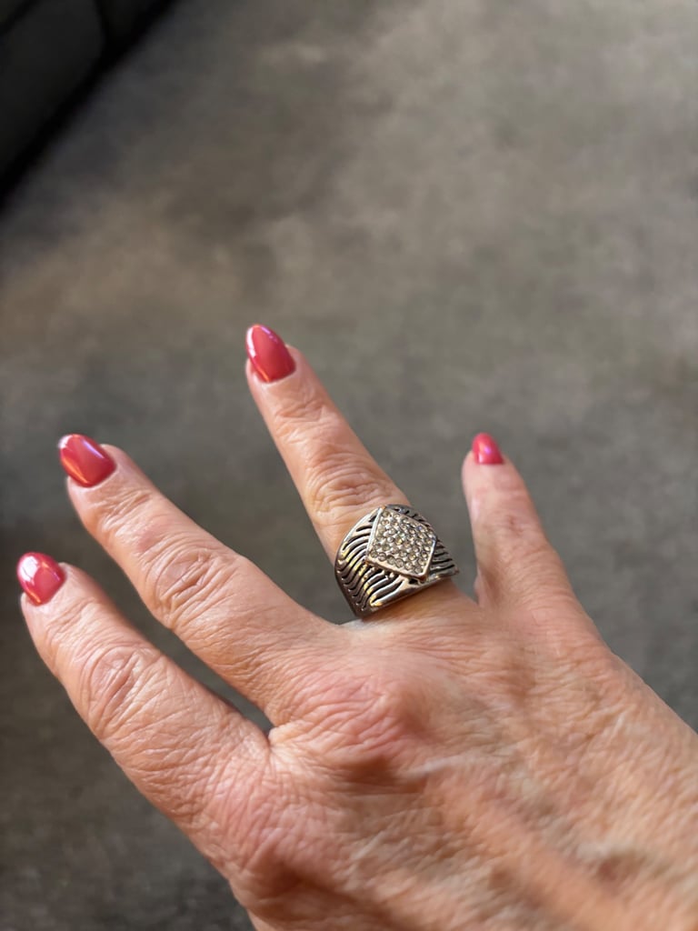 Costume jewellery- Silver plated diamanté ring