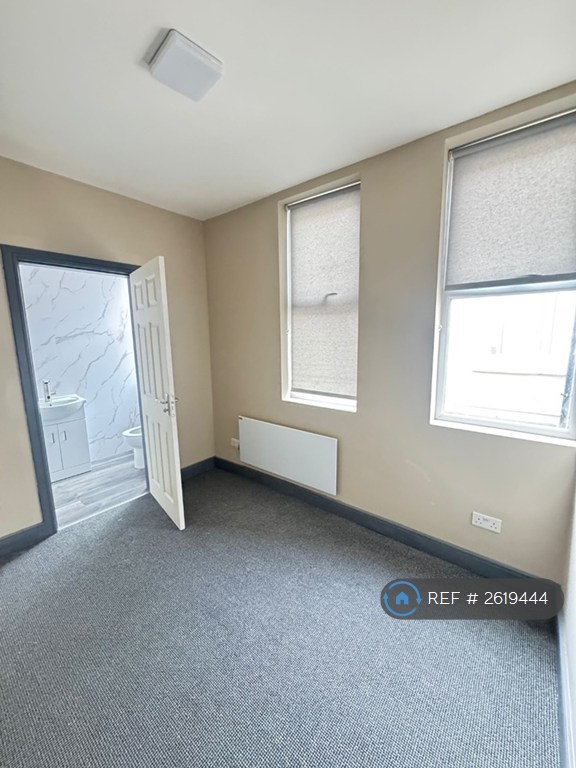 6 bedroom house in Keswick Road, Blackpool, FY1 (6 bed) (#2619444)