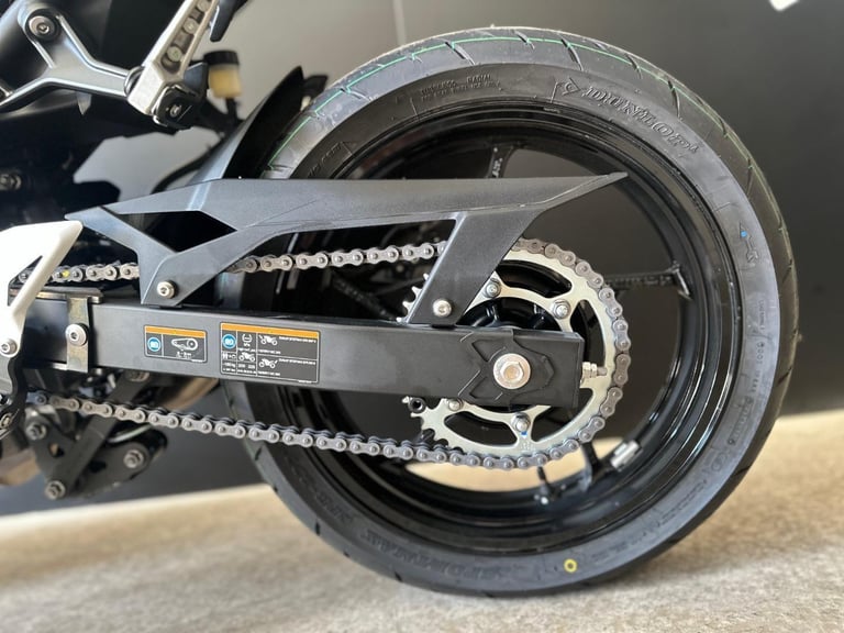 STUNNING ONE OWNER 2024/24 KAWASAKI Z400 MOTORCYCLE 