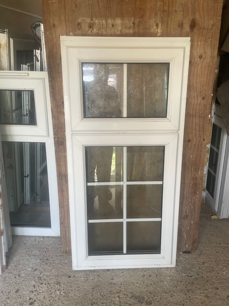 H 131/133 x W 64 cm -  BEAUTIFUL GEORGIAN UPVC DOUBLE GLAZED WINDOW - OBSCURE GLASS (REF: SJ445)