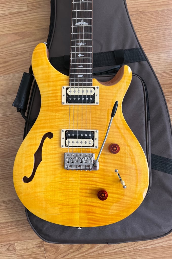 PRS SE Custom 22 semi hollow Santana yellow with PRS gig bag