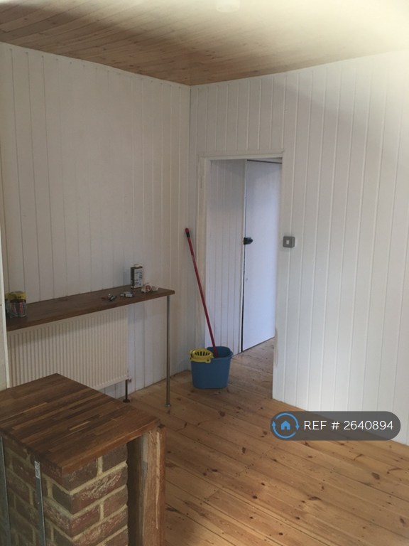 3 bedroom flat in Alma Road, Sheerness, ME12 (3 bed) (#2640894)