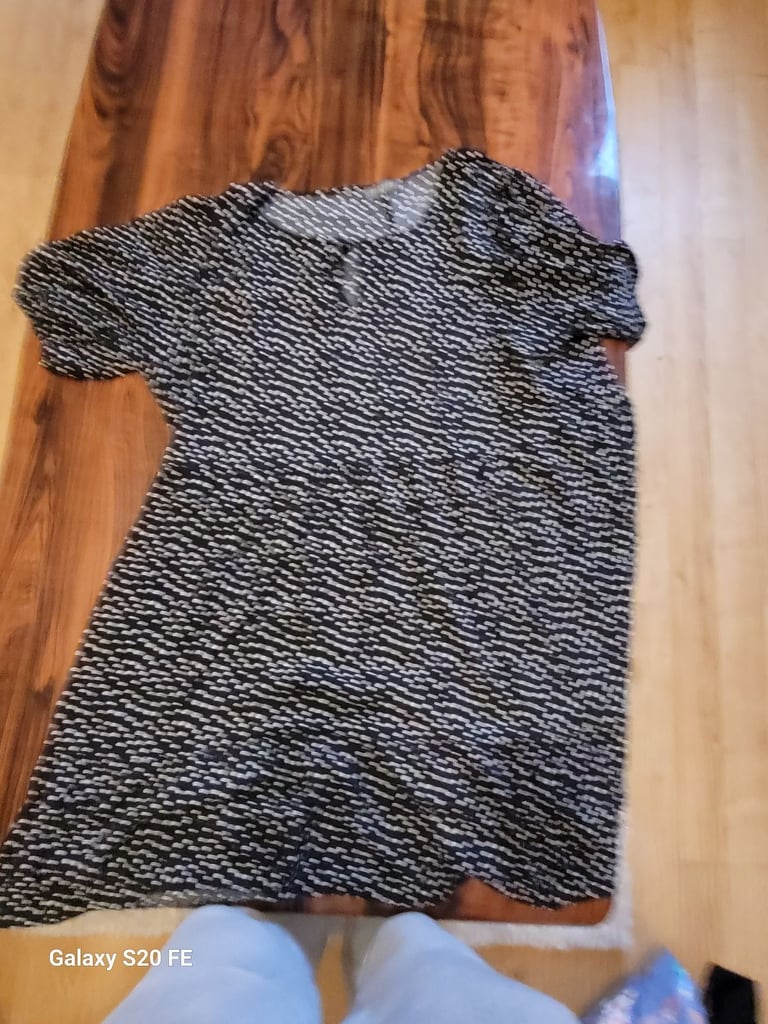  Preloved Papaya Black & White Abstract Dot Mini Dress Size 20 - Keyhole Tie Neck 