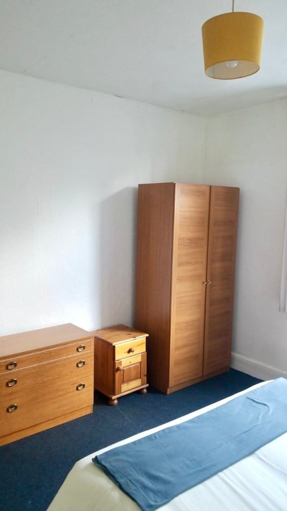 Spacious Double Room with Kitchenette – WS1 3EG – £150/week