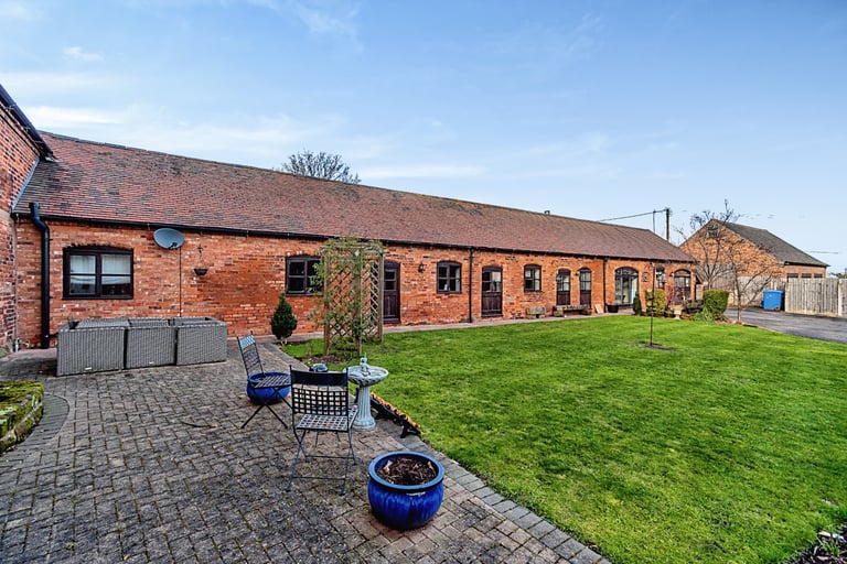 4 bedroom house in Pendeford Hall Lane, Wolverhampton, WV9 5BD