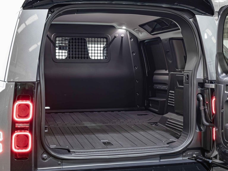  Land Rover Defender 110 3.0 D300 MHEV X-Dynamic HSE Hard Top SUV Auto 4WD MWB Euro 6 (s/s) 5dr D...
