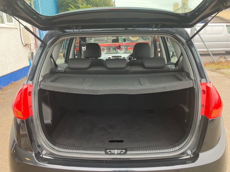 2011 Kia Venga 1.6 2 5dr Auto HATCHBACK Petrol Automatic