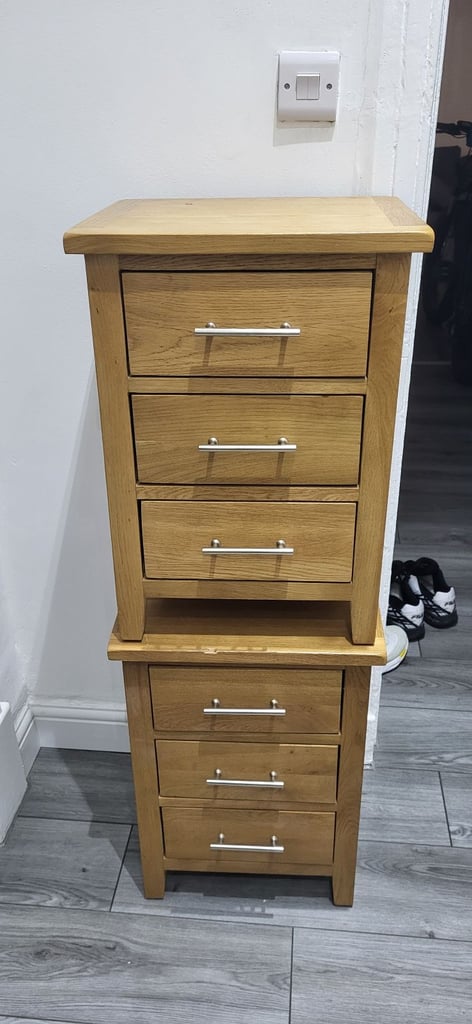 2 Oak bed side cabinets 