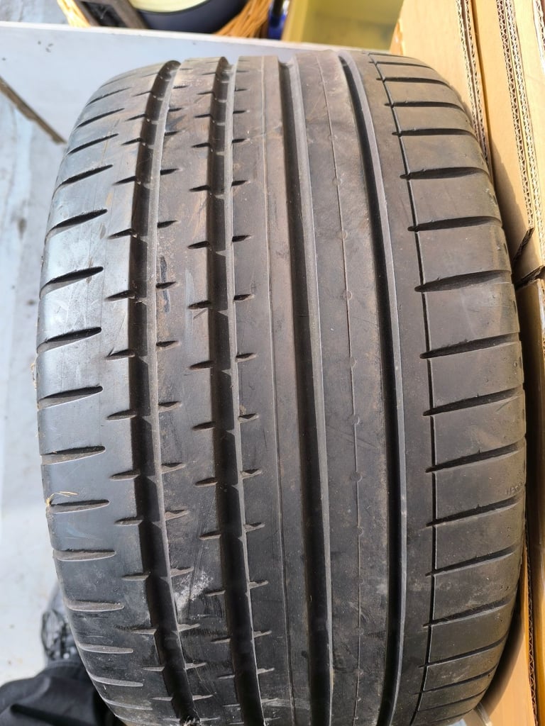 1 x Continental 255/40 ZR17 minimum tread depth 5.5mm