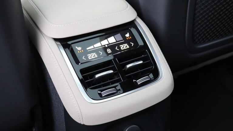 2025 Volvo XC90 T8 PHEV AWD Ultra Dark (Sunroof, 360 Camera, Bowers &amp; Wilkins Sound) ESTATE P...