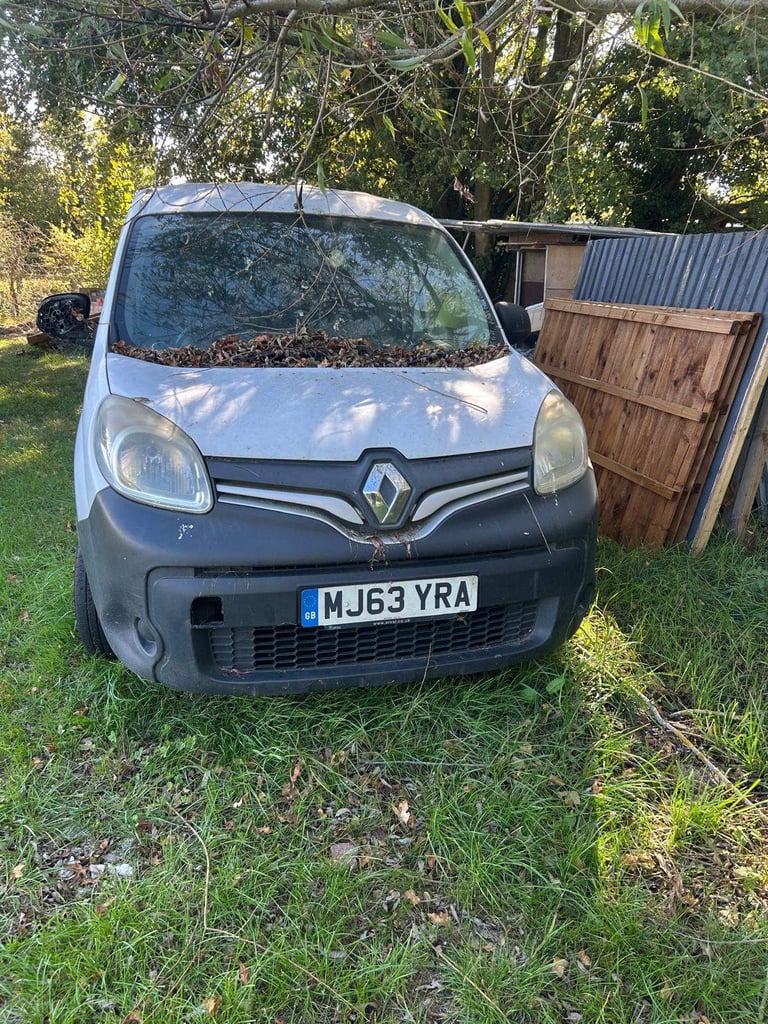 image for Spare or repair Renault kangoo 5 seater 2013 1.5 diesel 200 k miles 