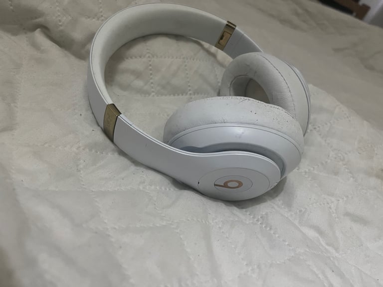Beats Studio 3 wireless noise cancelling headphones 5 year warranty 