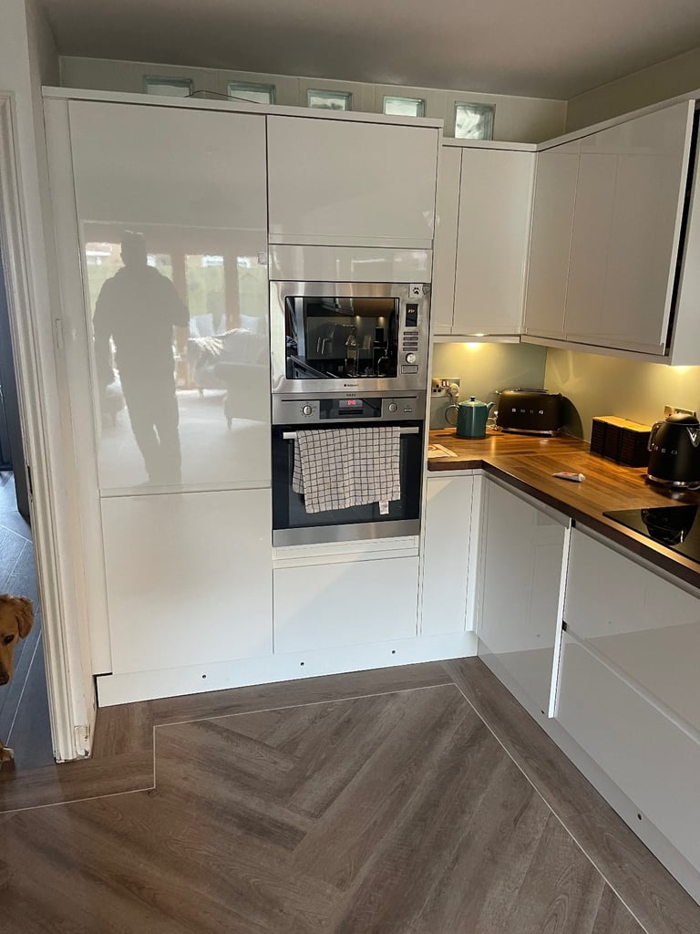 Howdens Clerkenwell White Gloss  Kitchen doors /drawers 