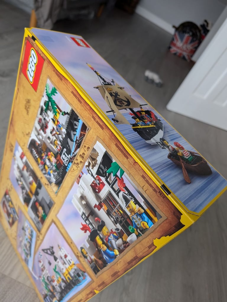 LEGO 10320 Eldorado Fortress at RRP 