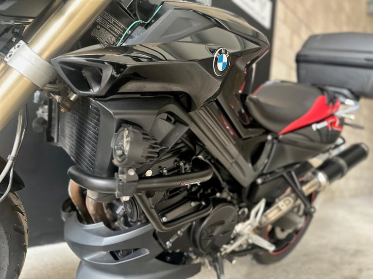 STUNNING LOW MILEAGE 2018/18 BMW F 800 R MOTORCYCLE 