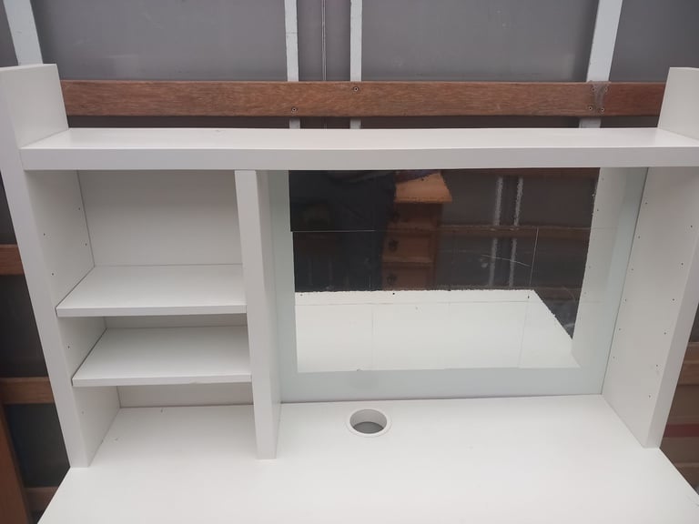 Kids pink desk CAN DELIVER